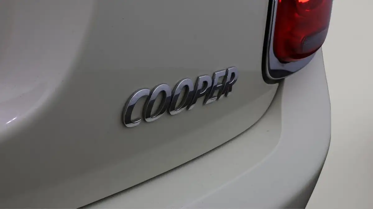 2017-mini-cooper-15-cooper-ss-hatchback-5d-big-21