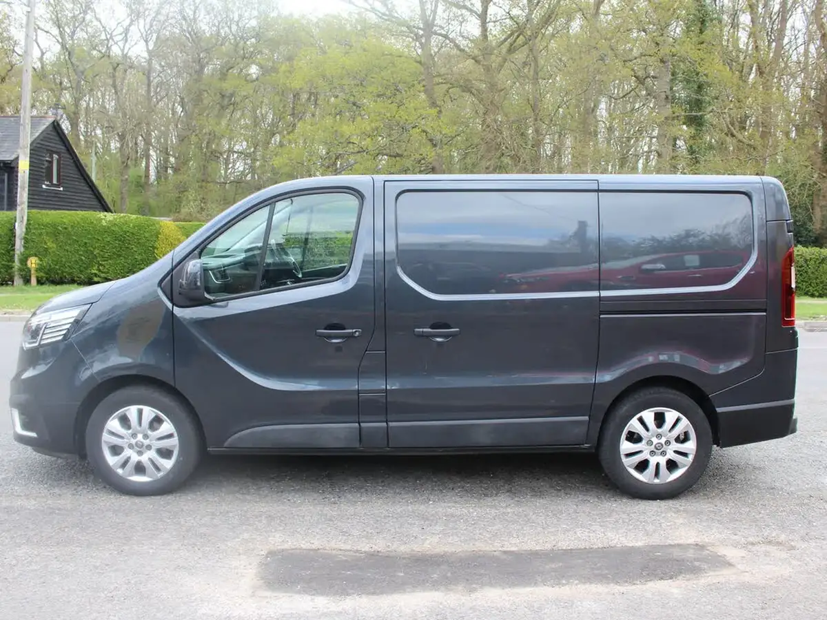 2023-renault-trafic-20dci-sl28-150-sport-big-16