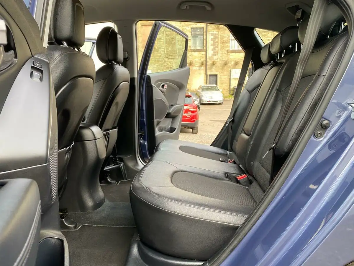 2013-hyundai-ix35-17td-se-nav-big-10