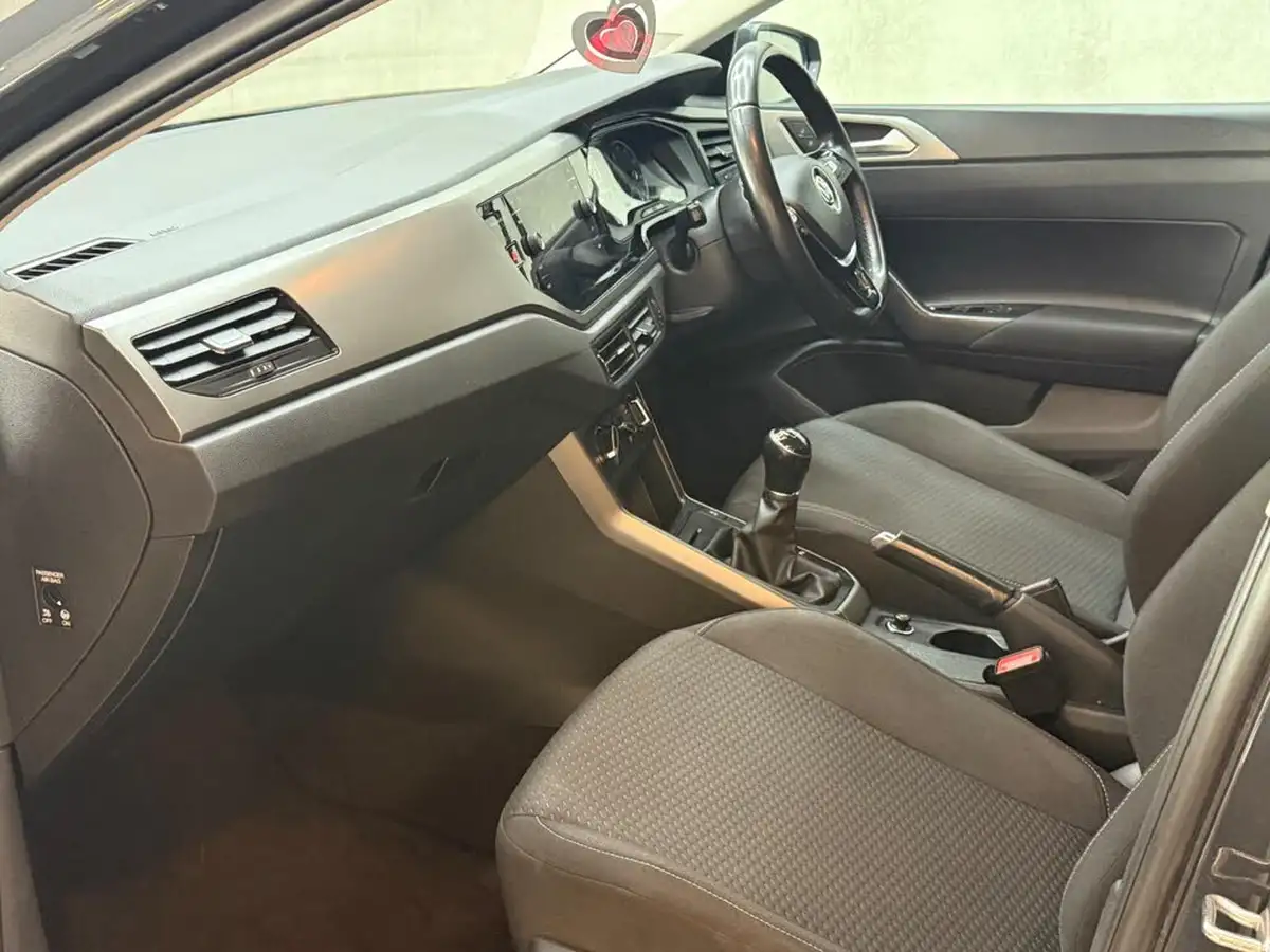 2018-volkswagen-polo-10-se-65ps-big-39