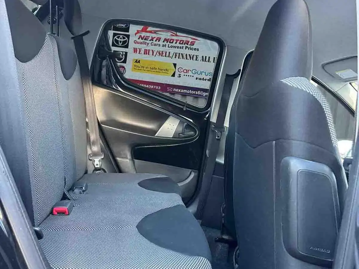 2013-toyota-aygo-10-aygo-fire-5d-mm-big-22