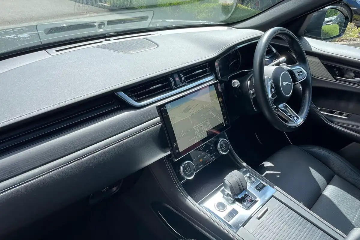 2022-jaguar-f-pace-20-p250-r-dynamic-black-big-40