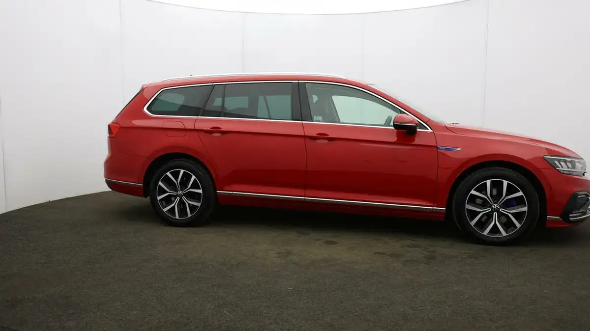 2021-volkswagen-passat-14-tsi-gte-estate-5d-big-50