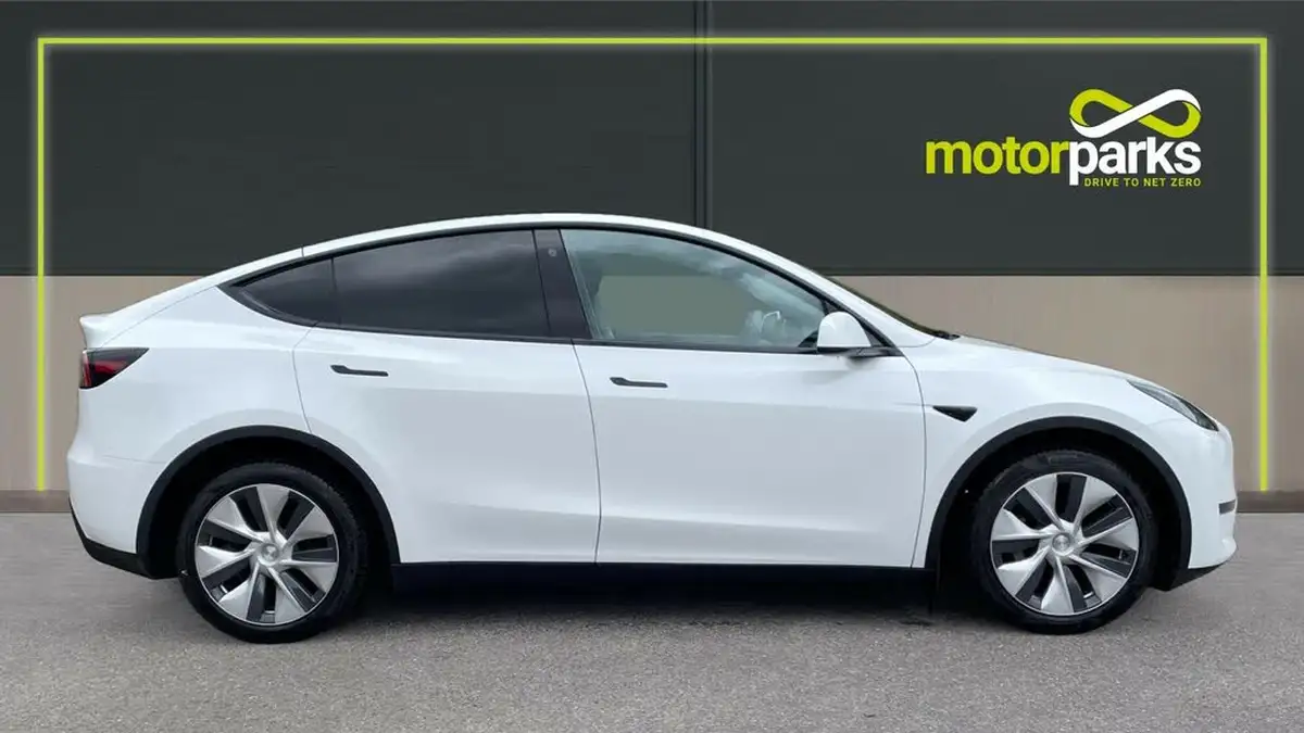 2022-tesla-model-y-e-long-range-big-1