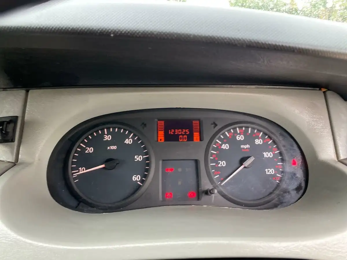 2009-renault-trafic-20td-sl27dci-115-panel-van-big-26