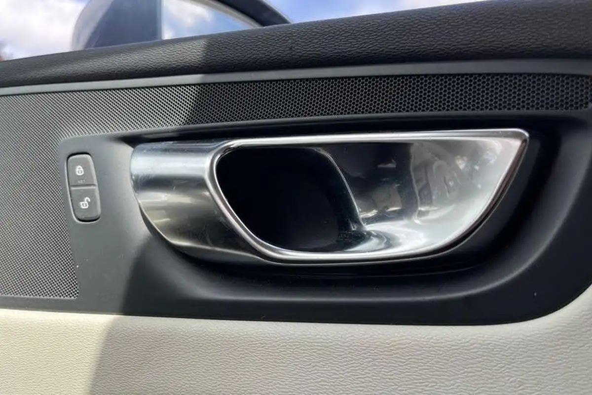 2021-volvo-xc60-20-b5-momentum-awd-big-22