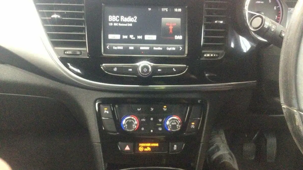 2016-vauxhall-mokka-x-16-active-big-13