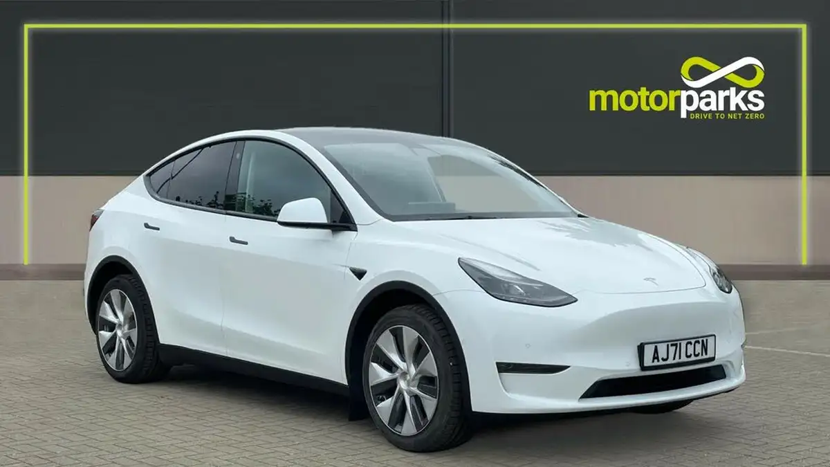2022-tesla-model-y-e-long-range-big-0