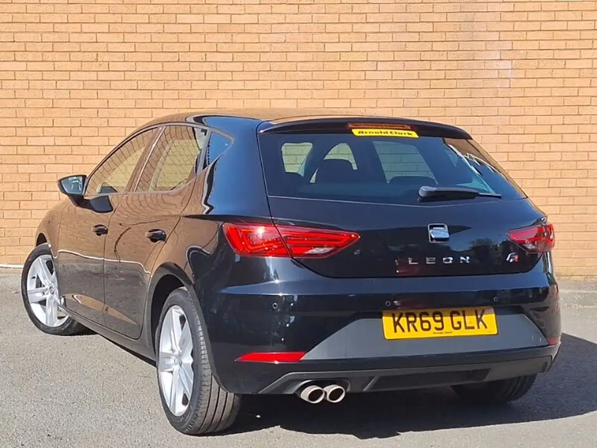 2019-seat-leon-15-tsi-evo-fr-black-edition-150ps-hatchback-big-1