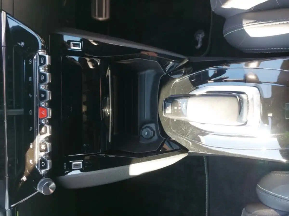 2021-peugeot-208-e-gt-premium-big-18