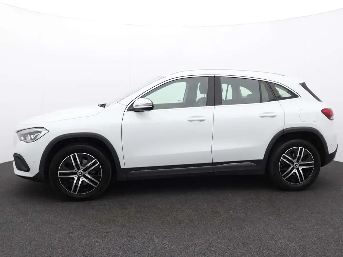 2021-mercedes-benz-gla-class-13-gla-200-sport-executive-big-4