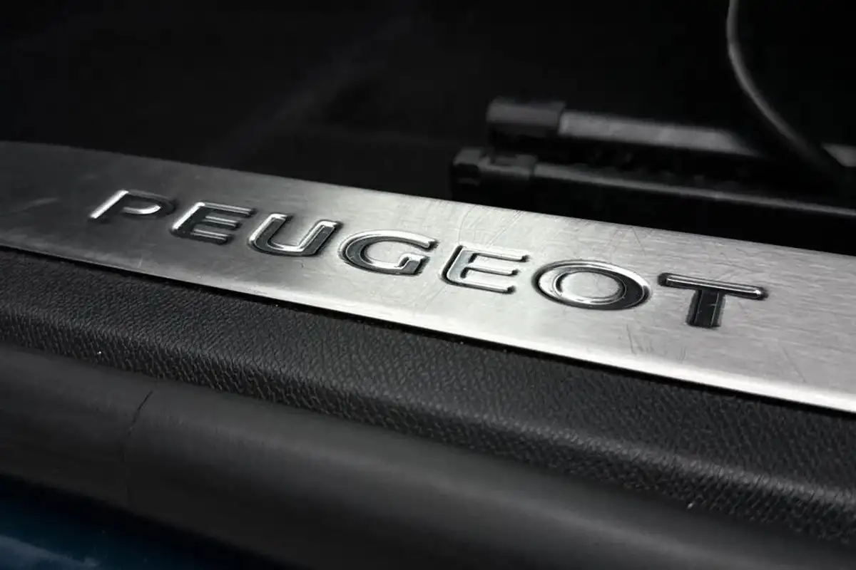 2022-peugeot-3008-suv-12-puretech-active-premium-big-31