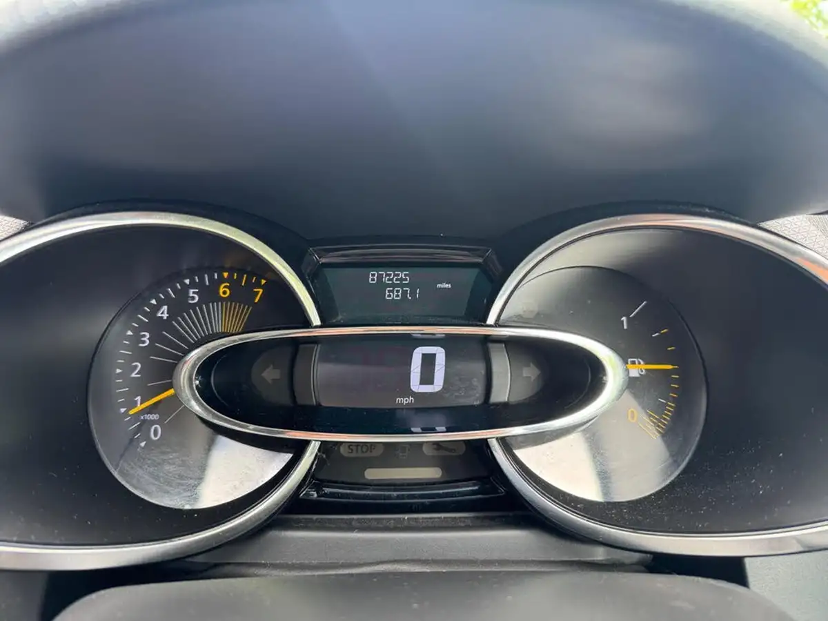 2014-renault-clio-12-dynamique-big-11