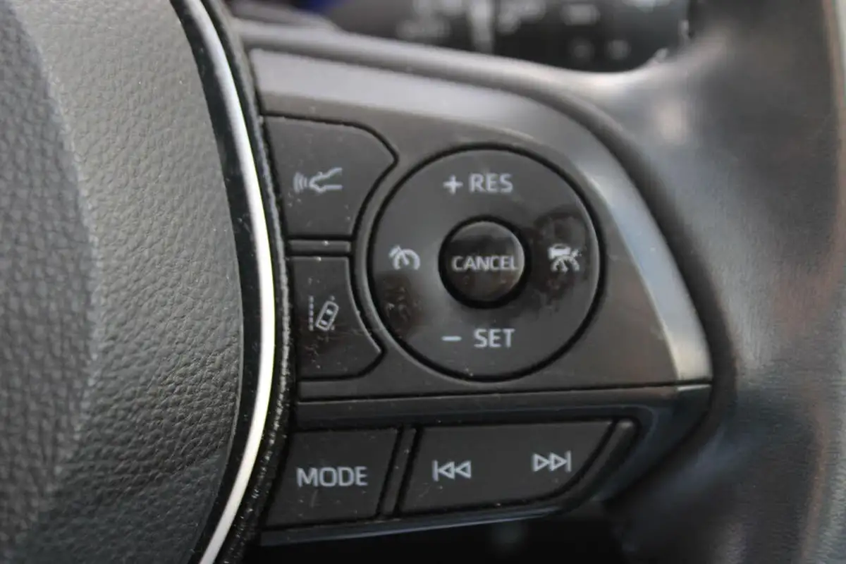 2020-toyota-corolla-20-vvt-i-excel-trk-hatchback-big-35