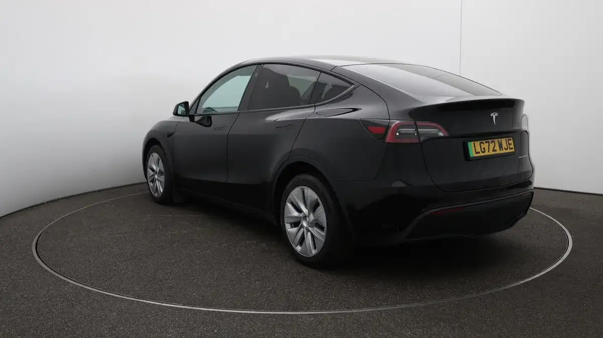 2022-tesla-model-y-e-long-range-big-61