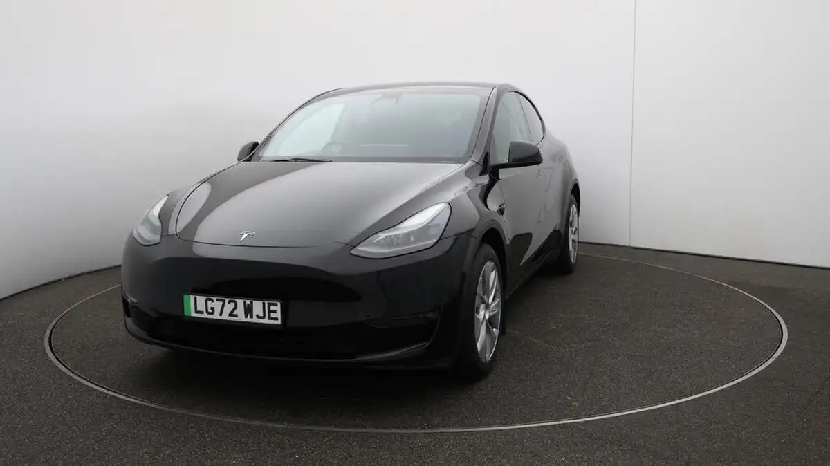 2022-tesla-model-y-e-long-range-big-37
