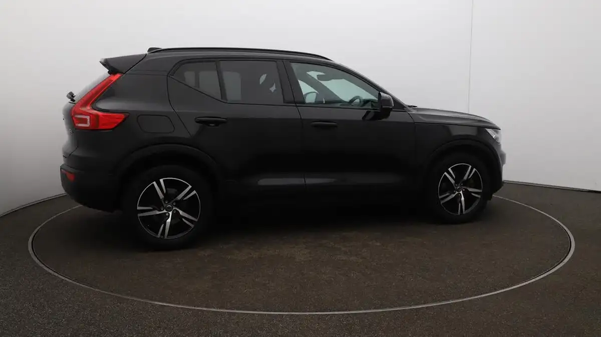 2022-volvo-xc40-20-b4-r-design-big-49