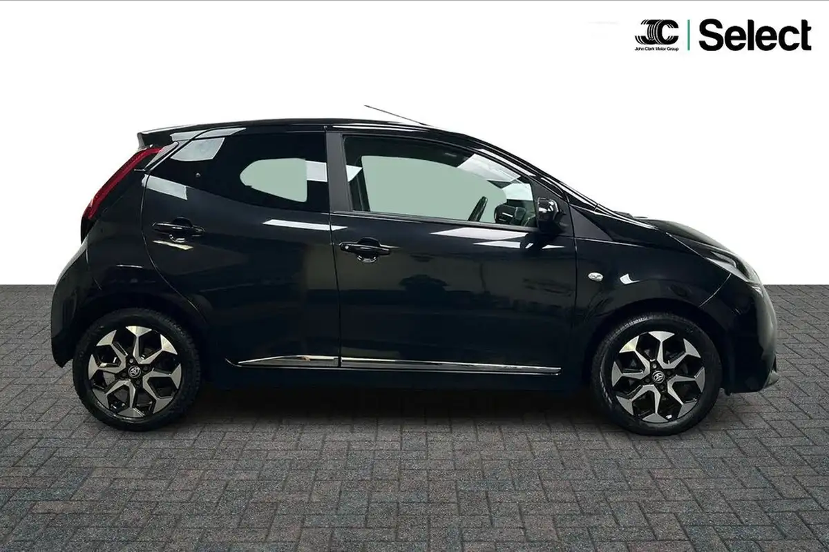 2019-toyota-aygo-10-vvt-i-x-plore-big-11