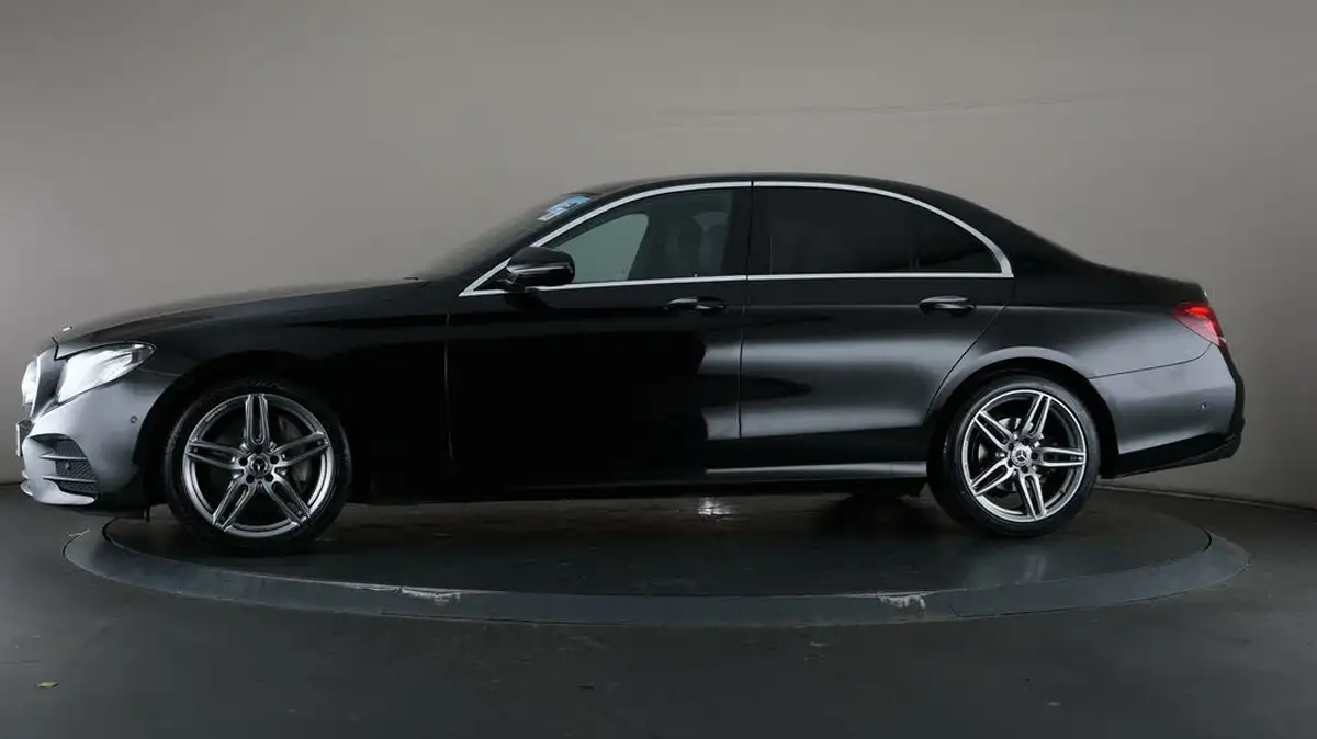 2019-mercedes-benz-e-class-20-e200-amg-line-saloon-4d-big-38