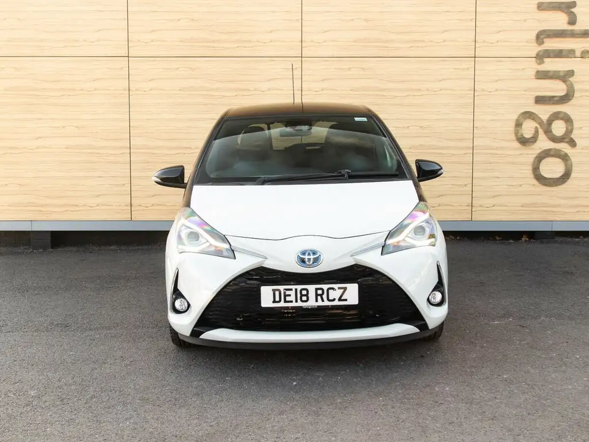 2018-toyota-yaris-15-vvt-i-grey-bi-tone-hybrid-big-4