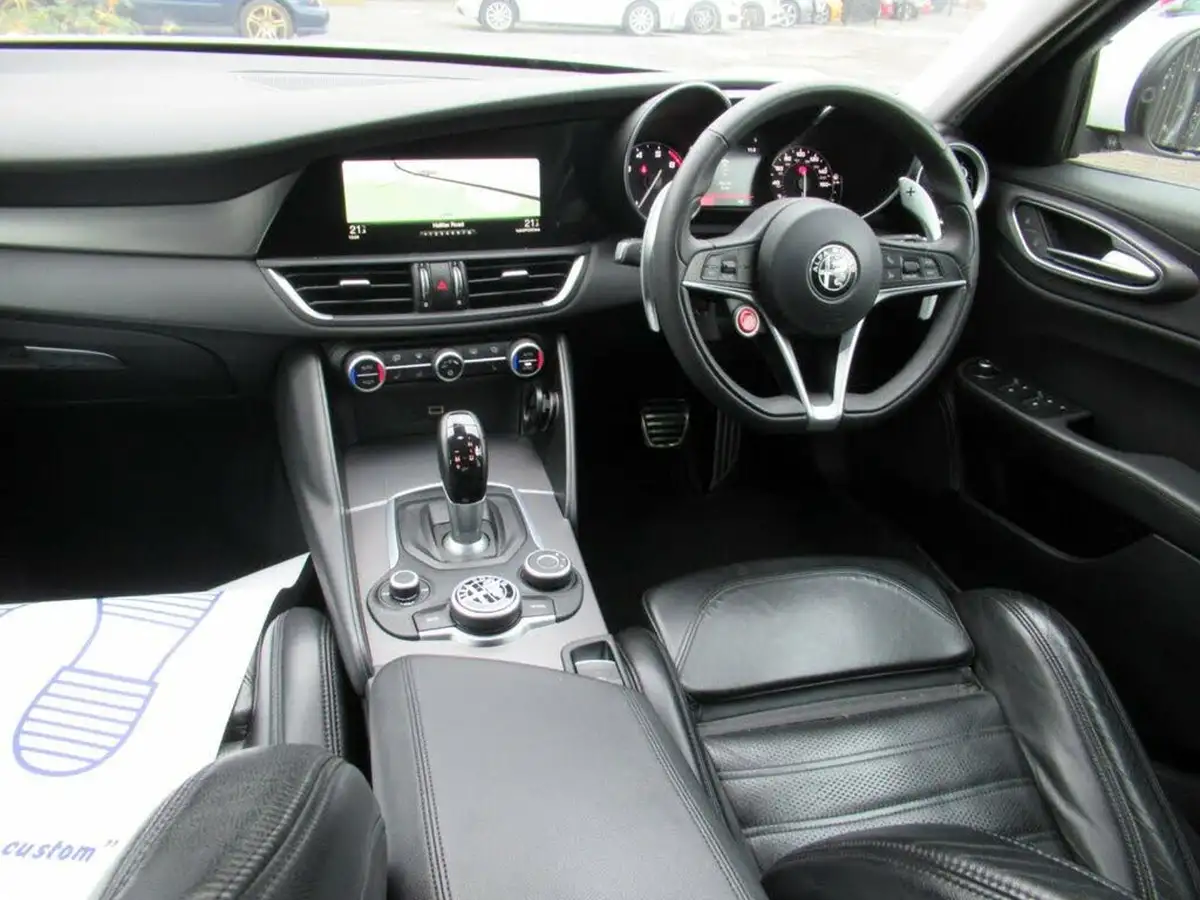 2017-alfa-romeo-giulia-20-veloce-big-30