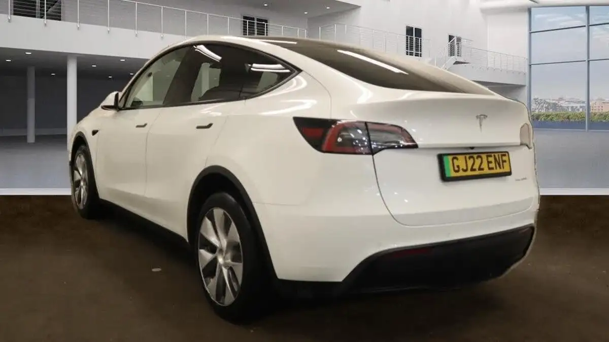 2022-tesla-model-y-e-long-range-big-1