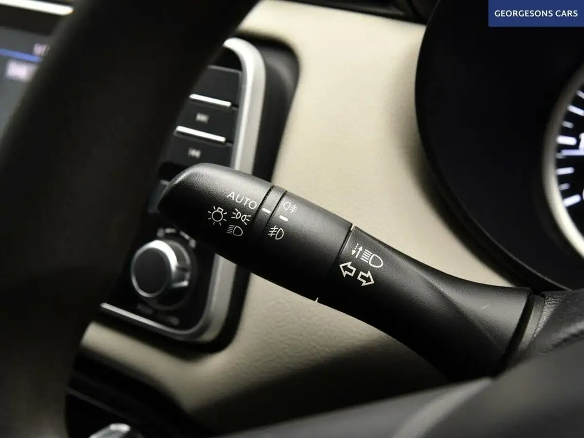 2022-nissan-micra-10-ig-t-kiiro-cvt-big-34