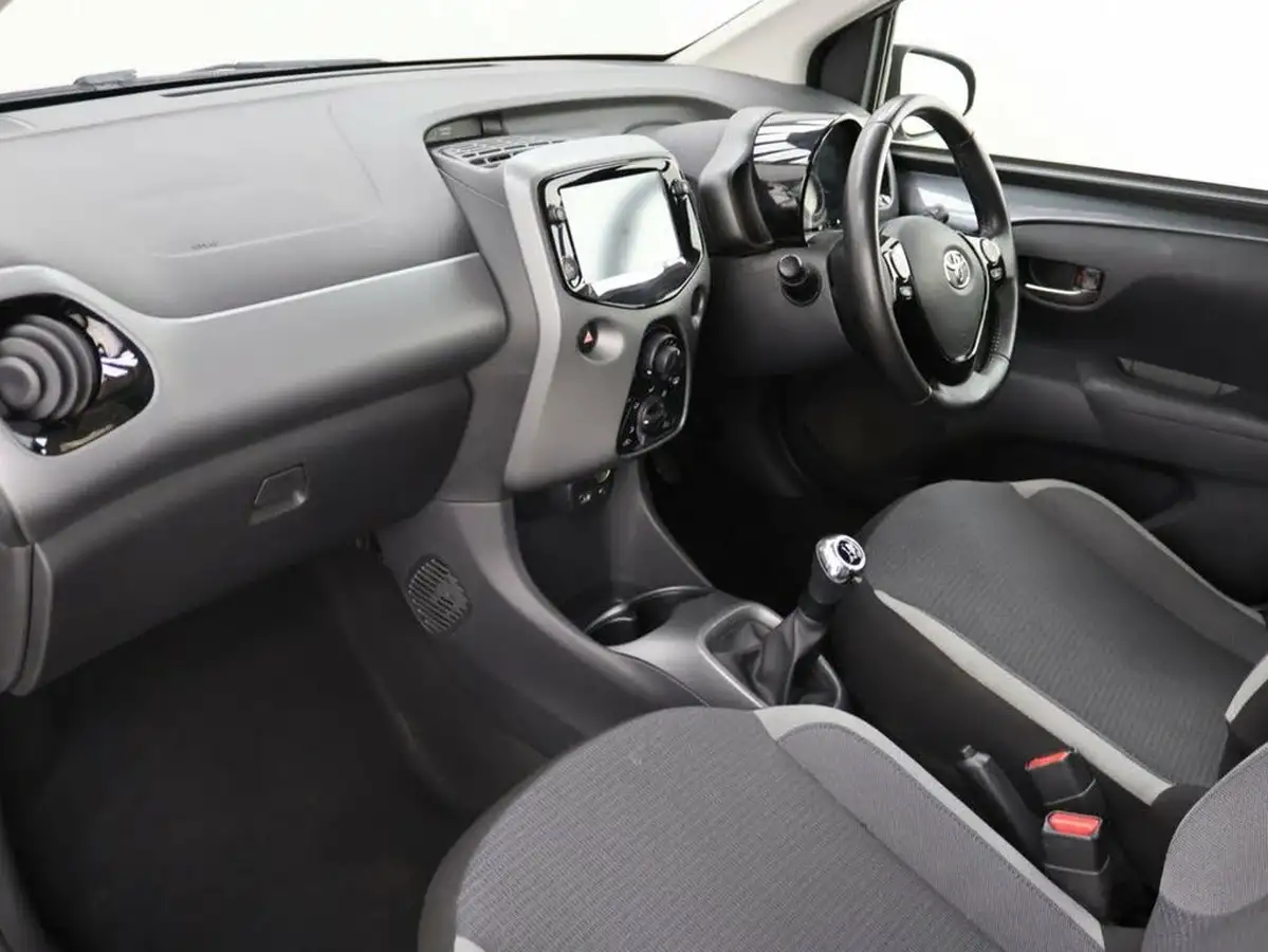 2021-toyota-aygo-10-vvt-i-x-play-tss-big-23