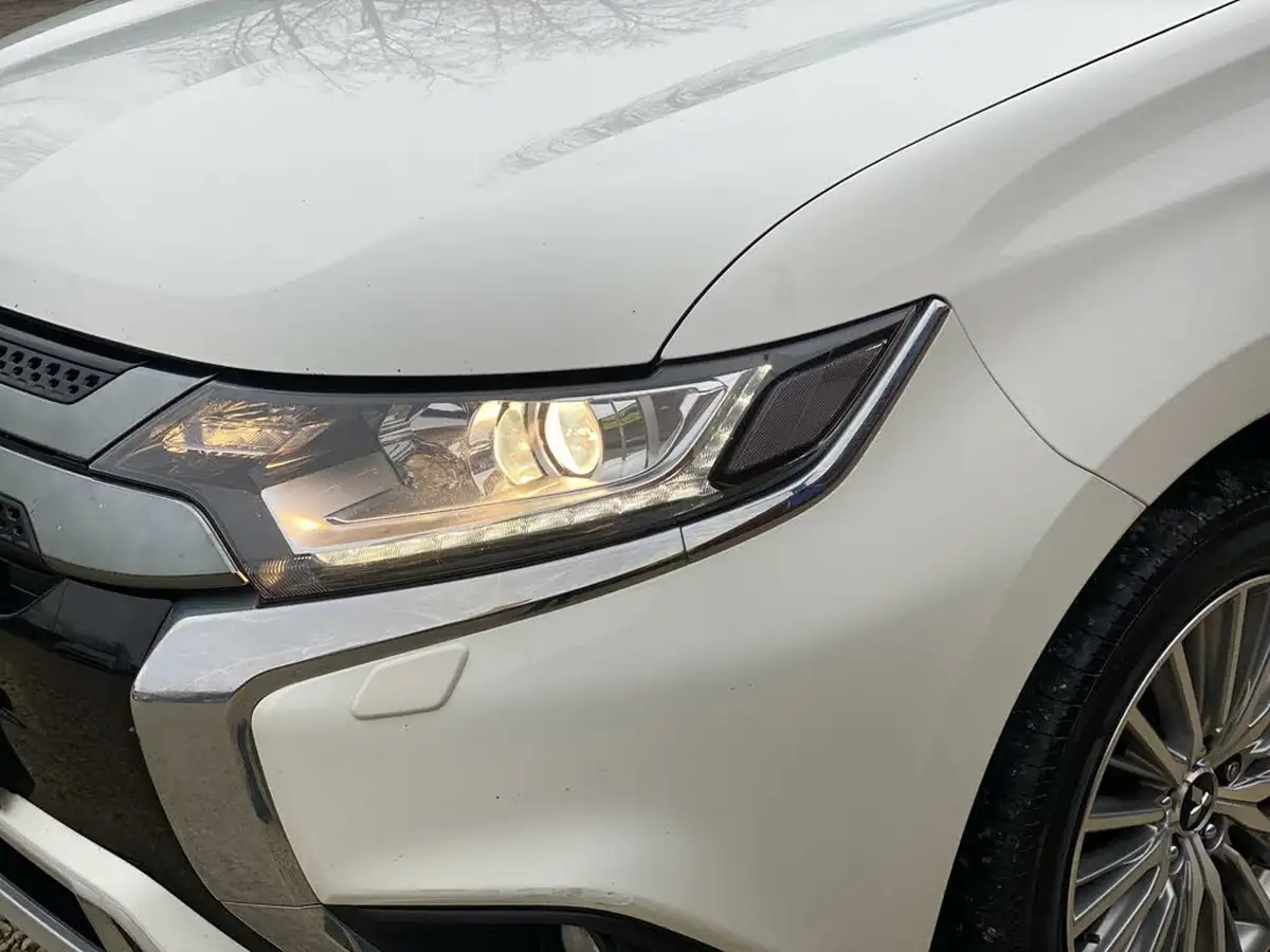 2020-mitsubishi-outlander-24-reflex-plus-commercial-big-21
