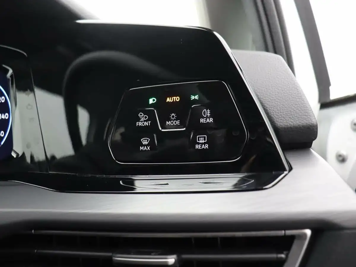 2022-volkswagen-golf-20tdi-style-150ps-estate-dsg-big-43