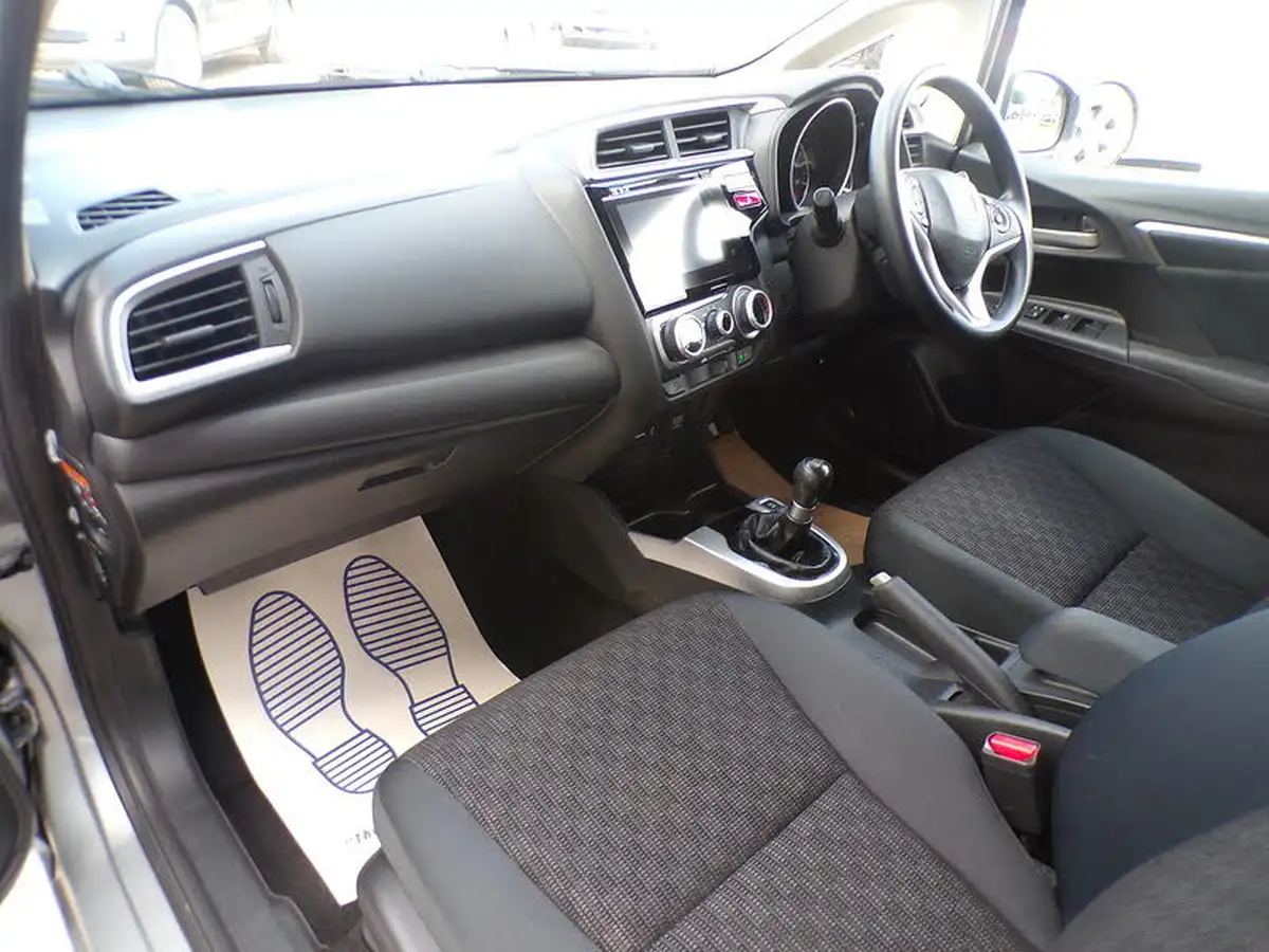 2015-honda-jazz-13-i-vtec-se-big-14