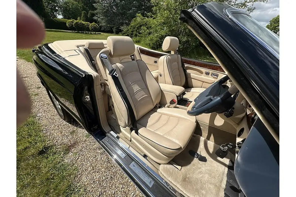 1997-bentley-azure-68-big-27