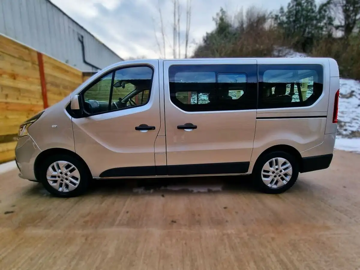 2020-renault-trafic-passenger-20dci-sl28-170-sport-nav-big-4