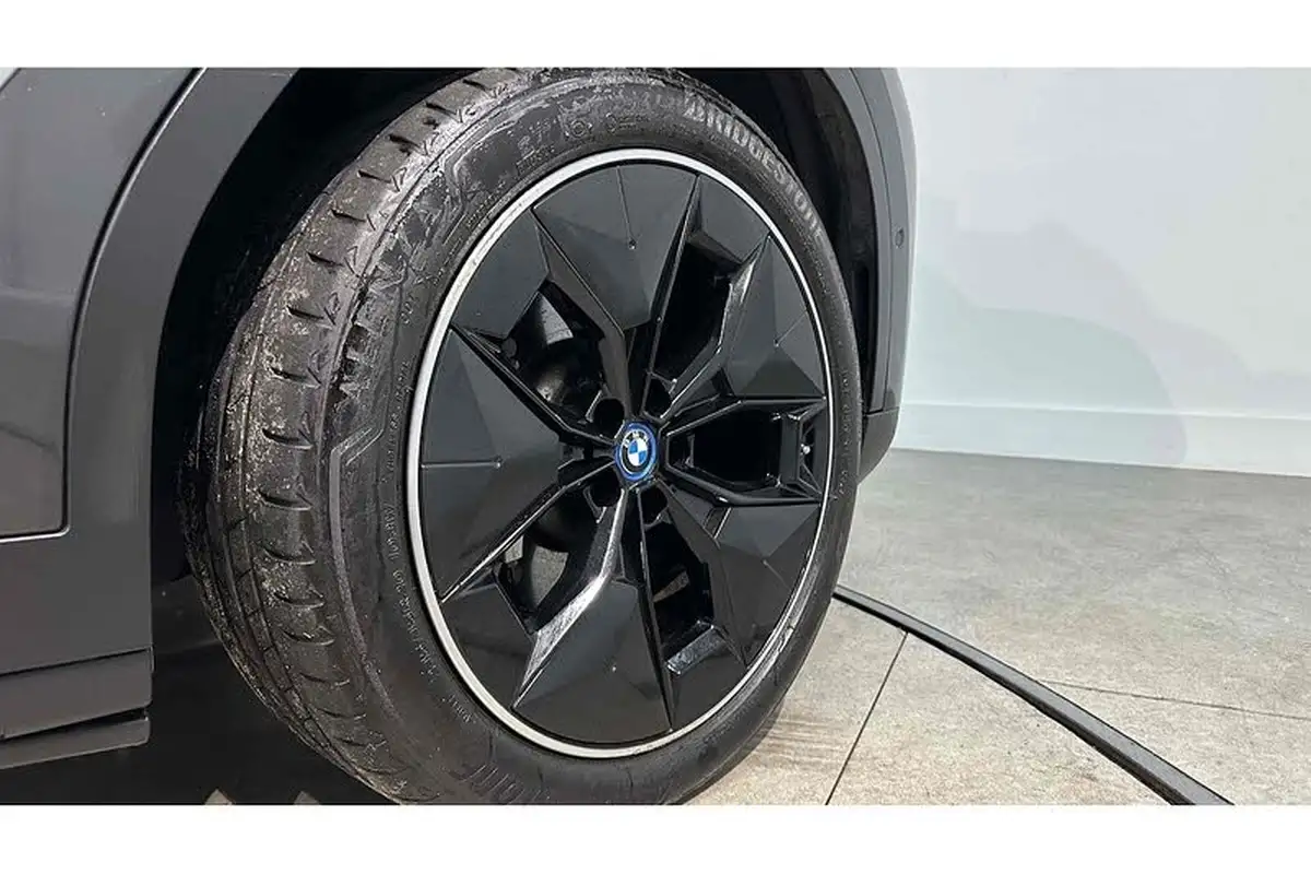 2022-bmw-ix3-e-premier-edition-big-18