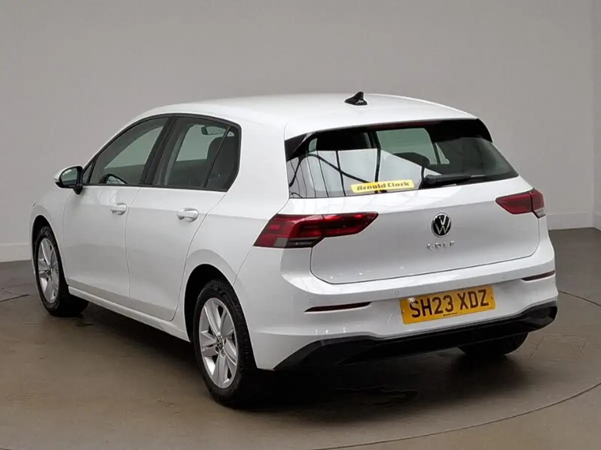 2023-volkswagen-golf-10-tsi-life-hatchback-big-1