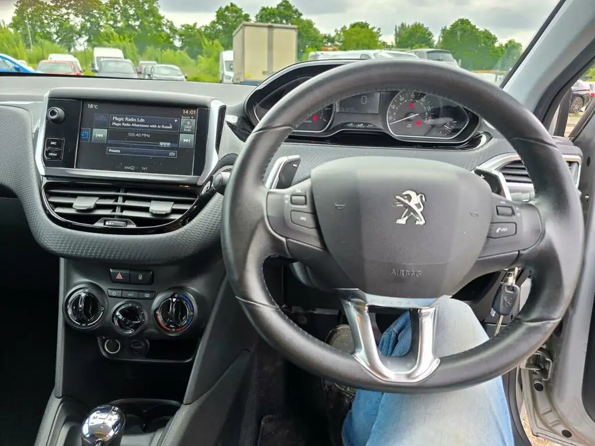2016-peugeot-208-12-puretech-active-82bhp-ss-5d-etg5-big-22