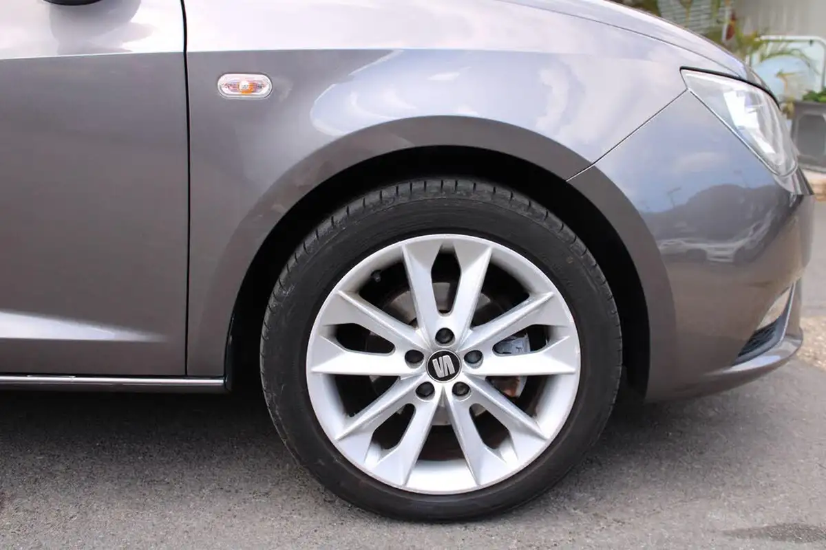 2015-seat-ibiza-14-toca-hatchback-5d-big-18