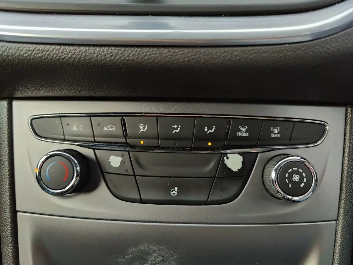 2015-vauxhall-astra-14i-16v-turbo-energy-big-17