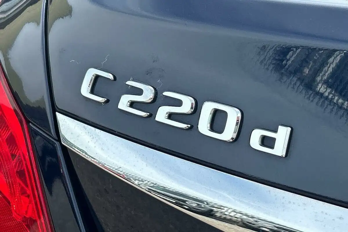 2019-mercedes-benz-c-class-20d-c220d-se-ss-saloon-4d-big-25