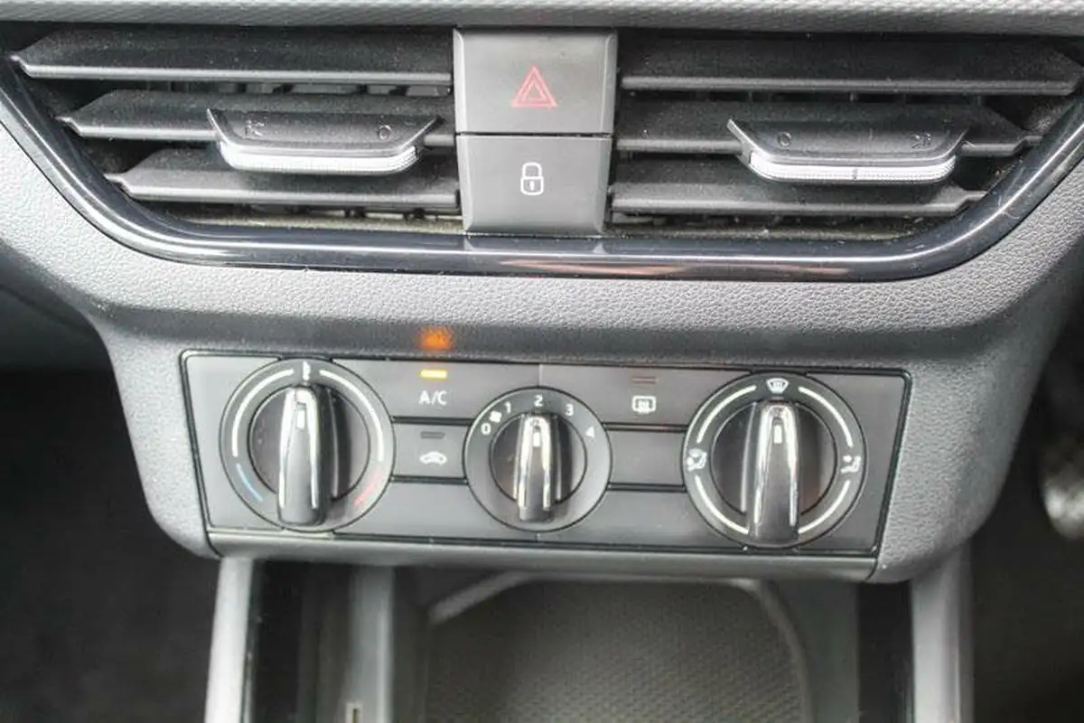 2023-skoda-kamiq-10-tsi-se-109ps-big-25