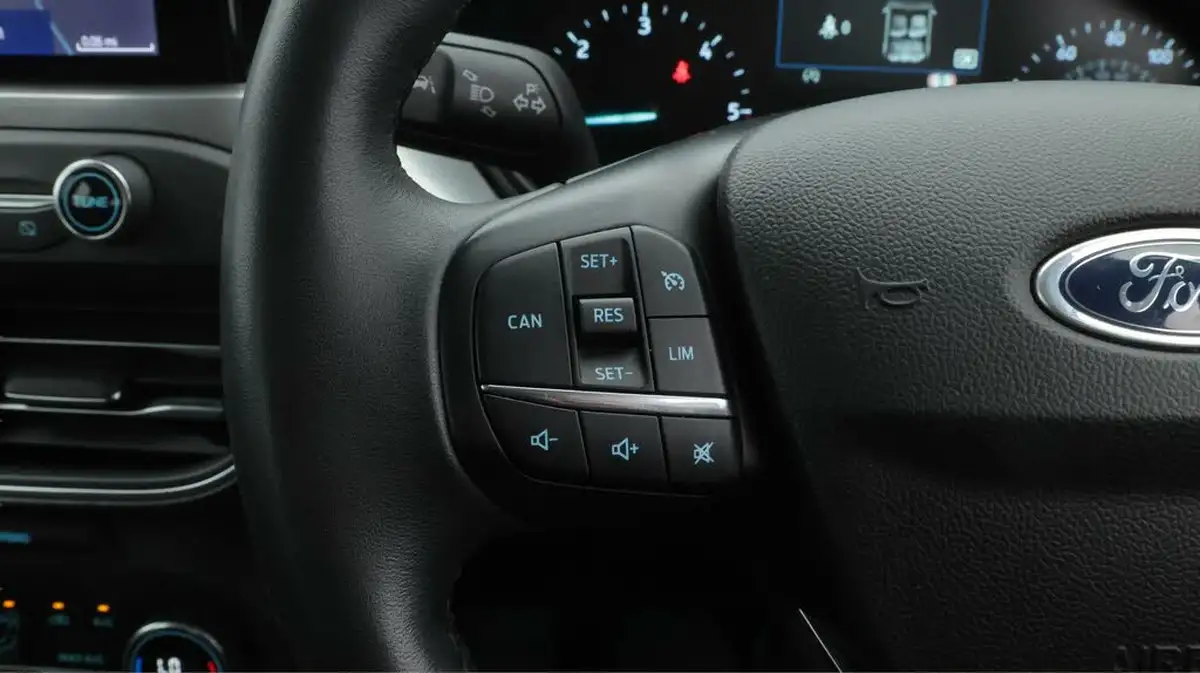 2020-ford-focus-15-titanium-hatchback-big-22