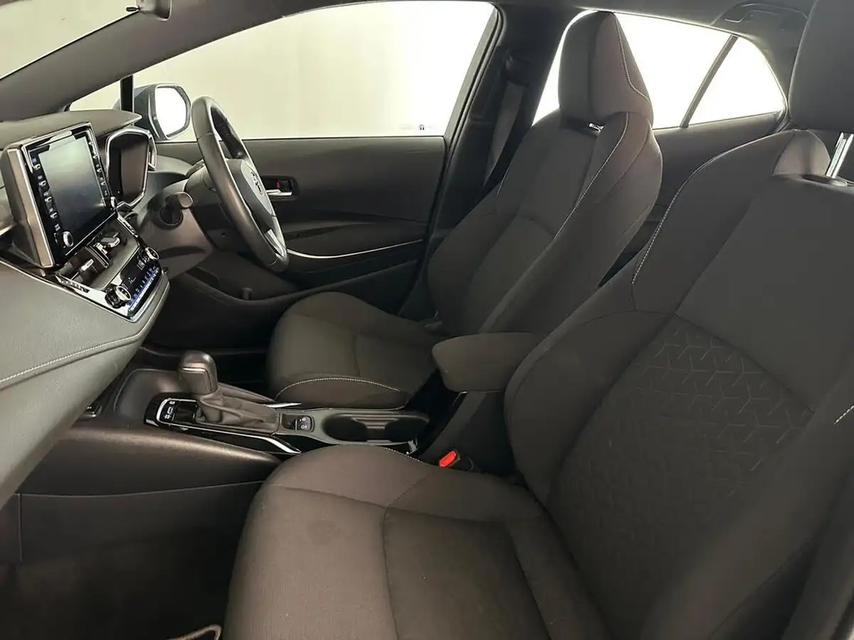2021-toyota-corolla-18-vvt-i-icon-tech-trk-hatchback-5d-big-14