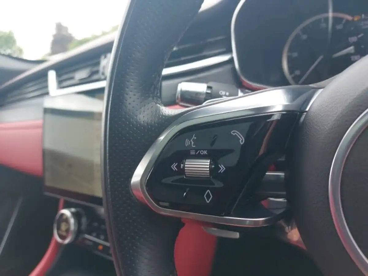 2022-jaguar-f-pace-20-d200-r-dynamic-black-big-14