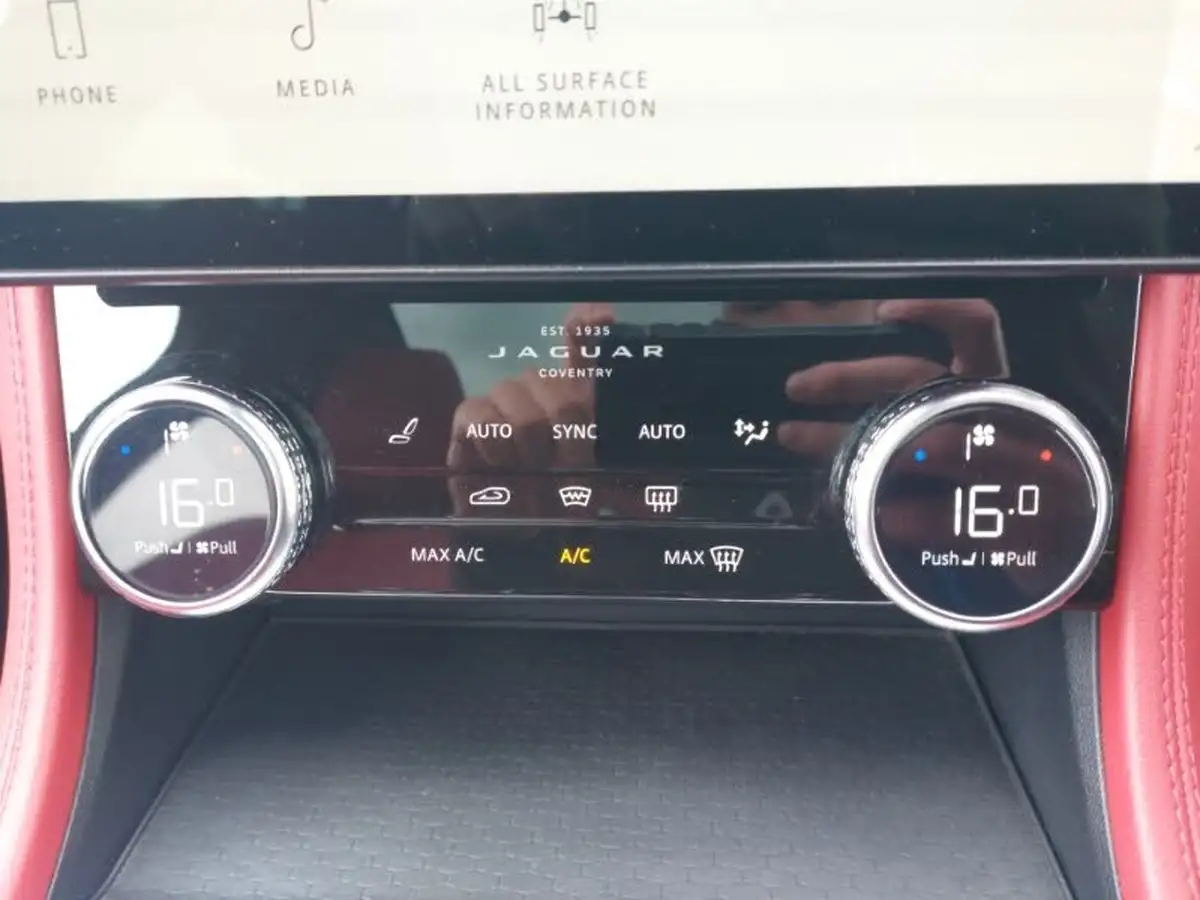 2022-jaguar-f-pace-20-d200-r-dynamic-black-big-10