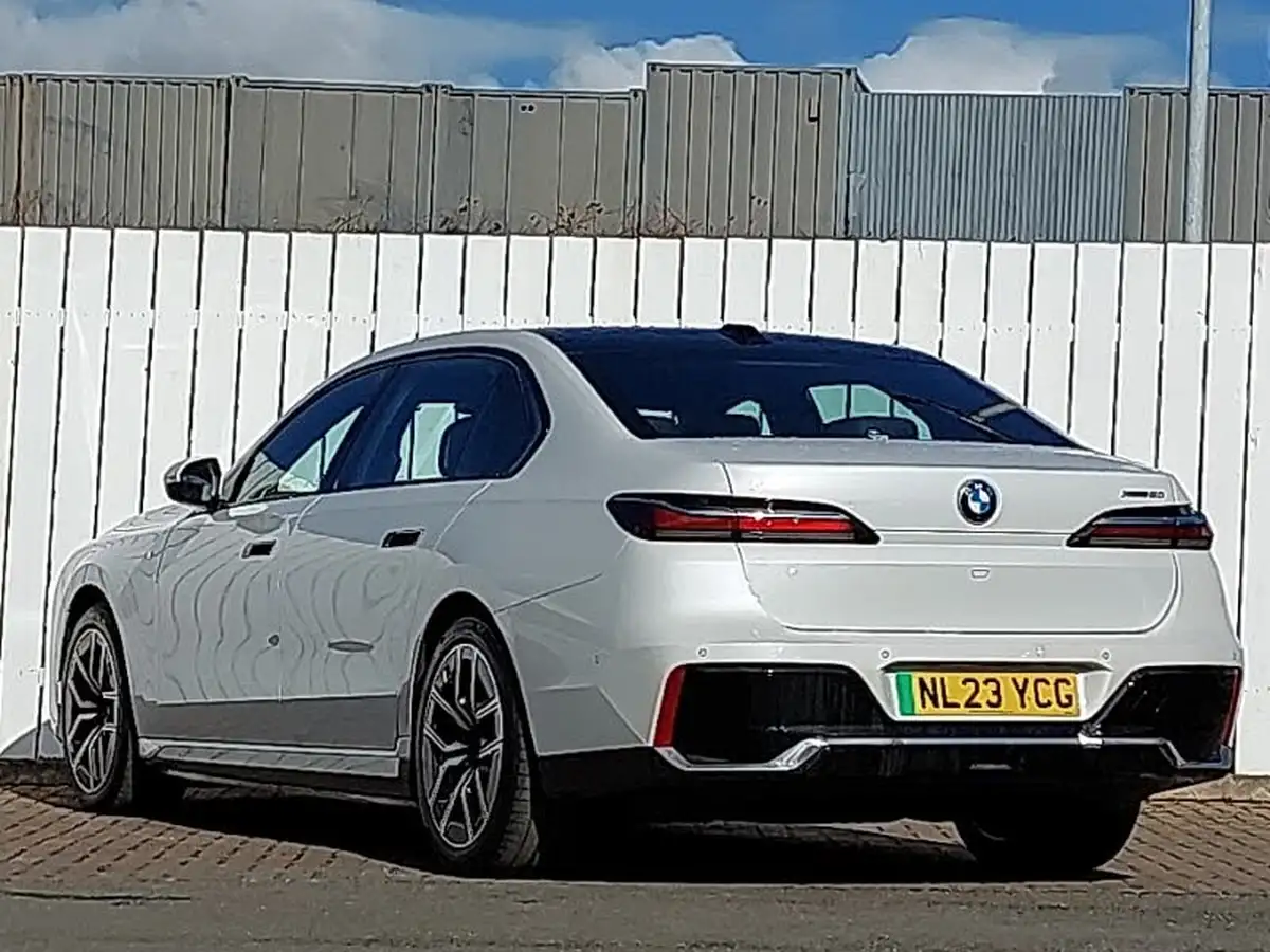 2023-bmw-7-series-e-i7-xdrive60-m-sport-big-1