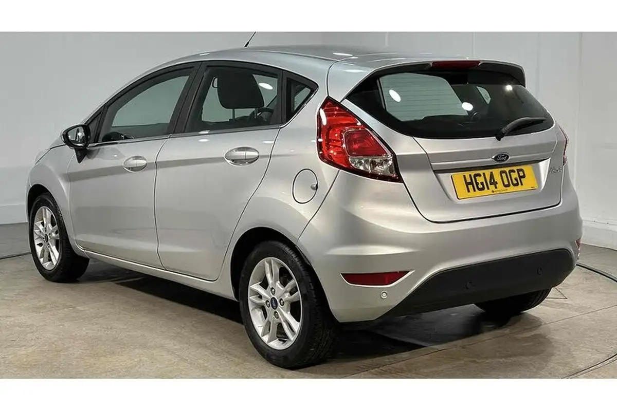 2014-ford-fiesta-125-zetec-5d-big-4