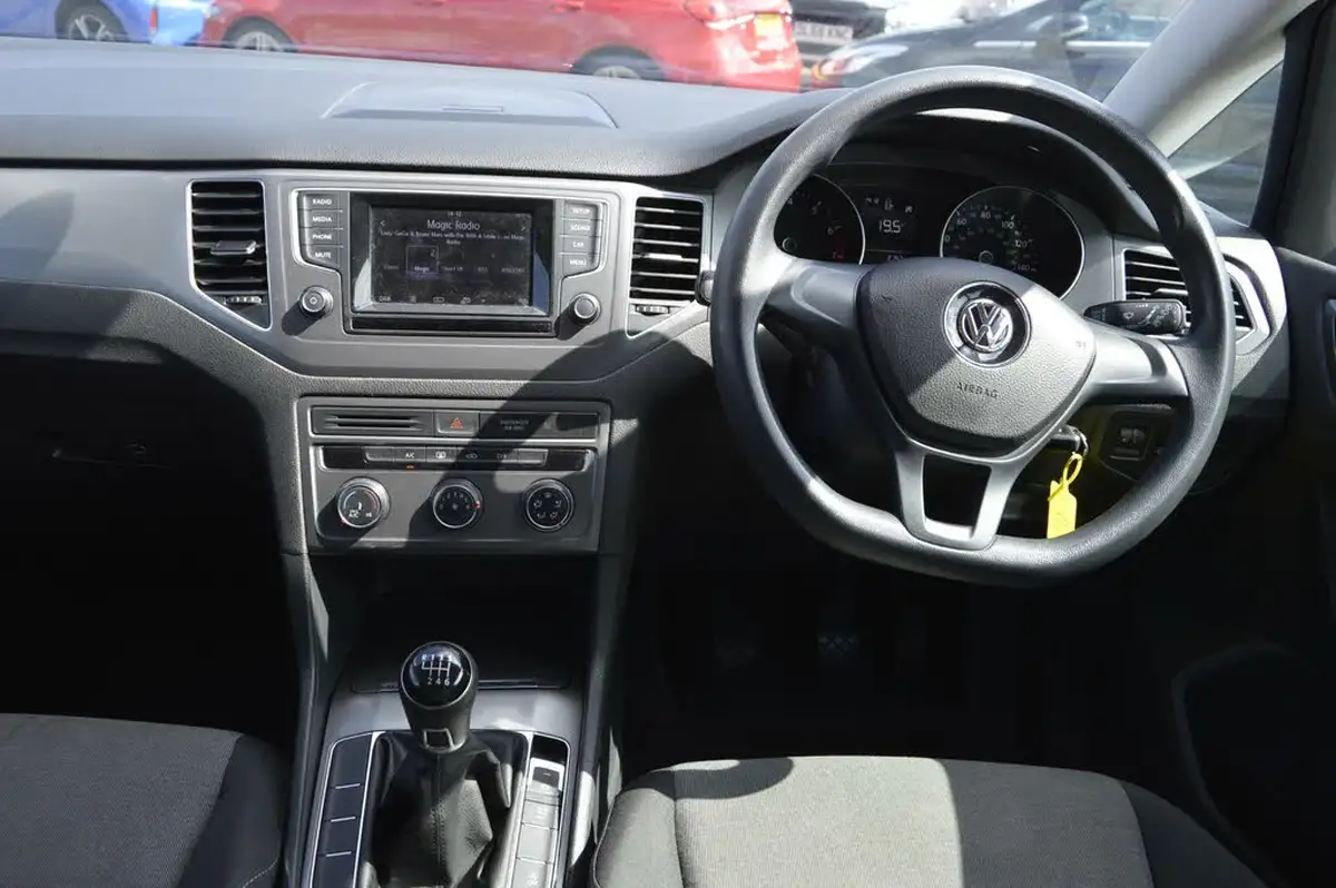 2014-volkswagen-golf-sv-12-tsi-s-110ps-big-12