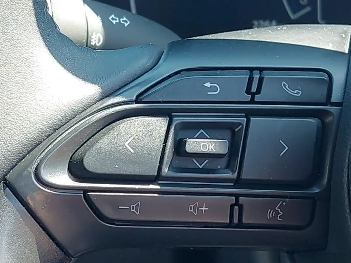 2024-toyota-yaris-15-vvt-i-design-big-16