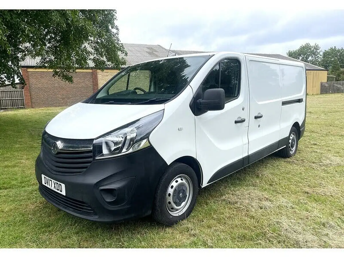 2017-vauxhall-vivaro-16cdti-2900-l2h1-120pseu6-panel-van-big-5