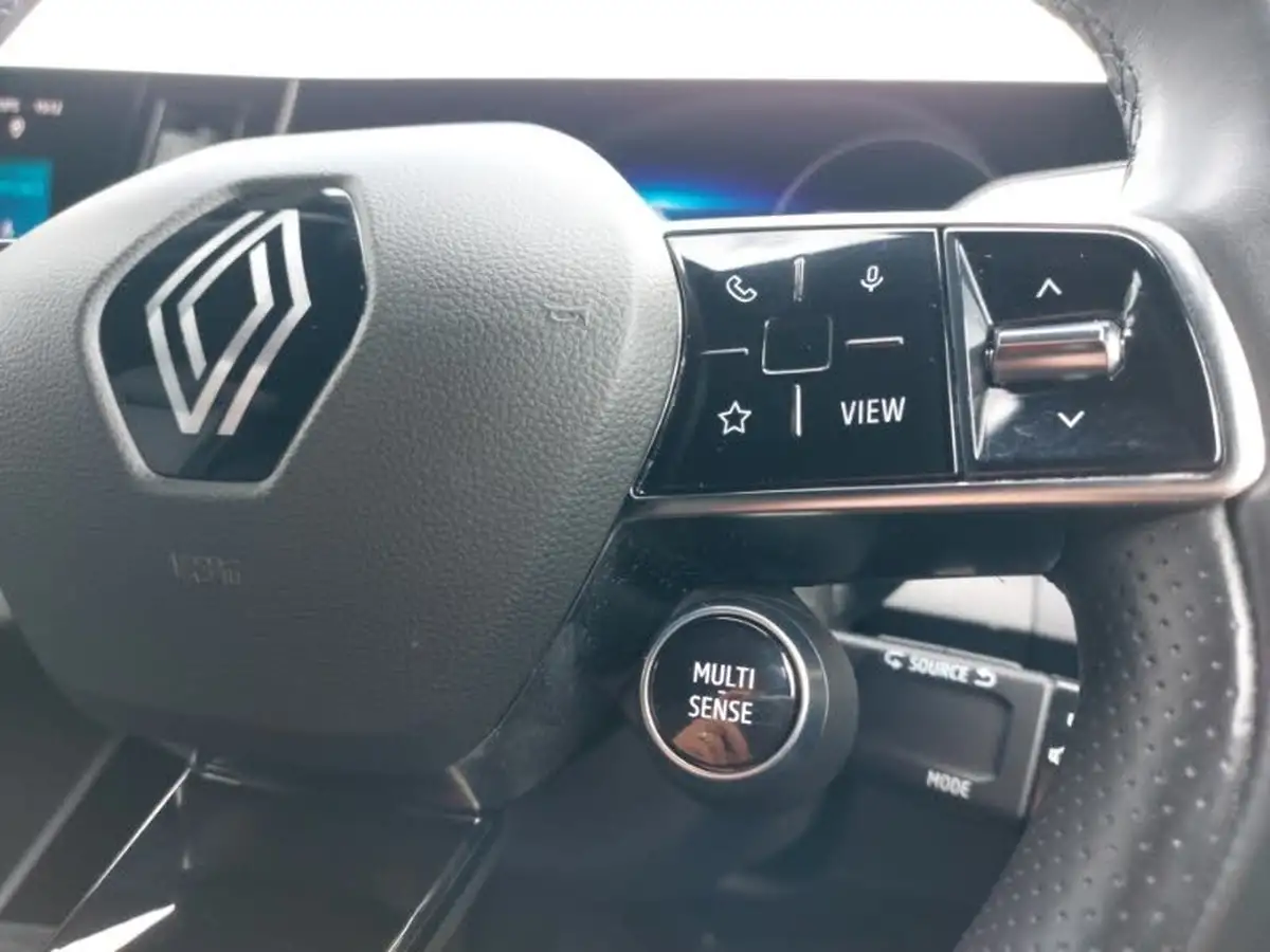 2024-renault-megane-e-tech-e-techno-big-14